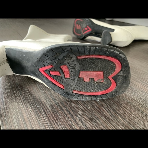 White John Fluevog boots with heart shaped heel. - Picture 5 of 5